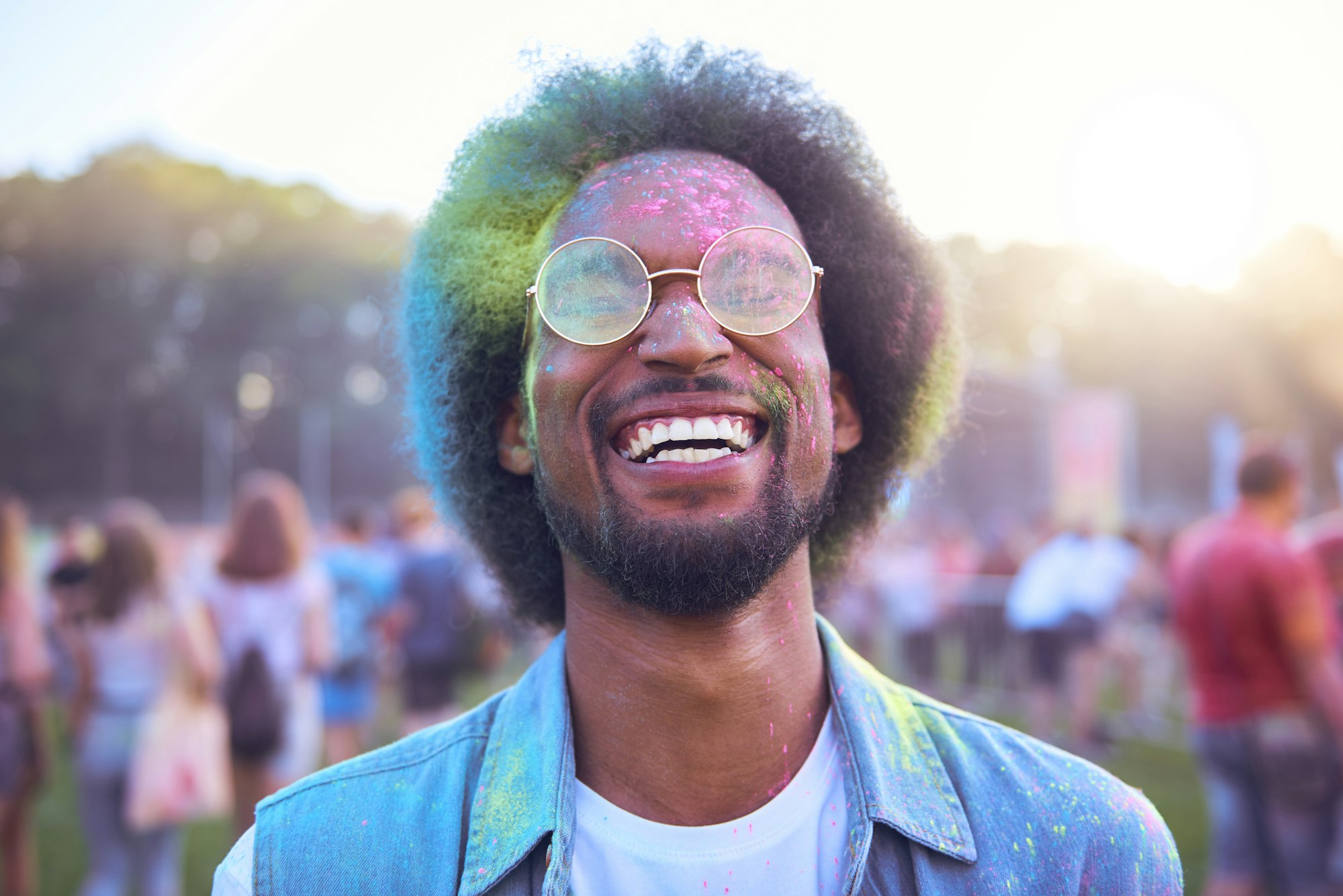 How to Use Color Theory in Street Photography: A Comprehensive Guide